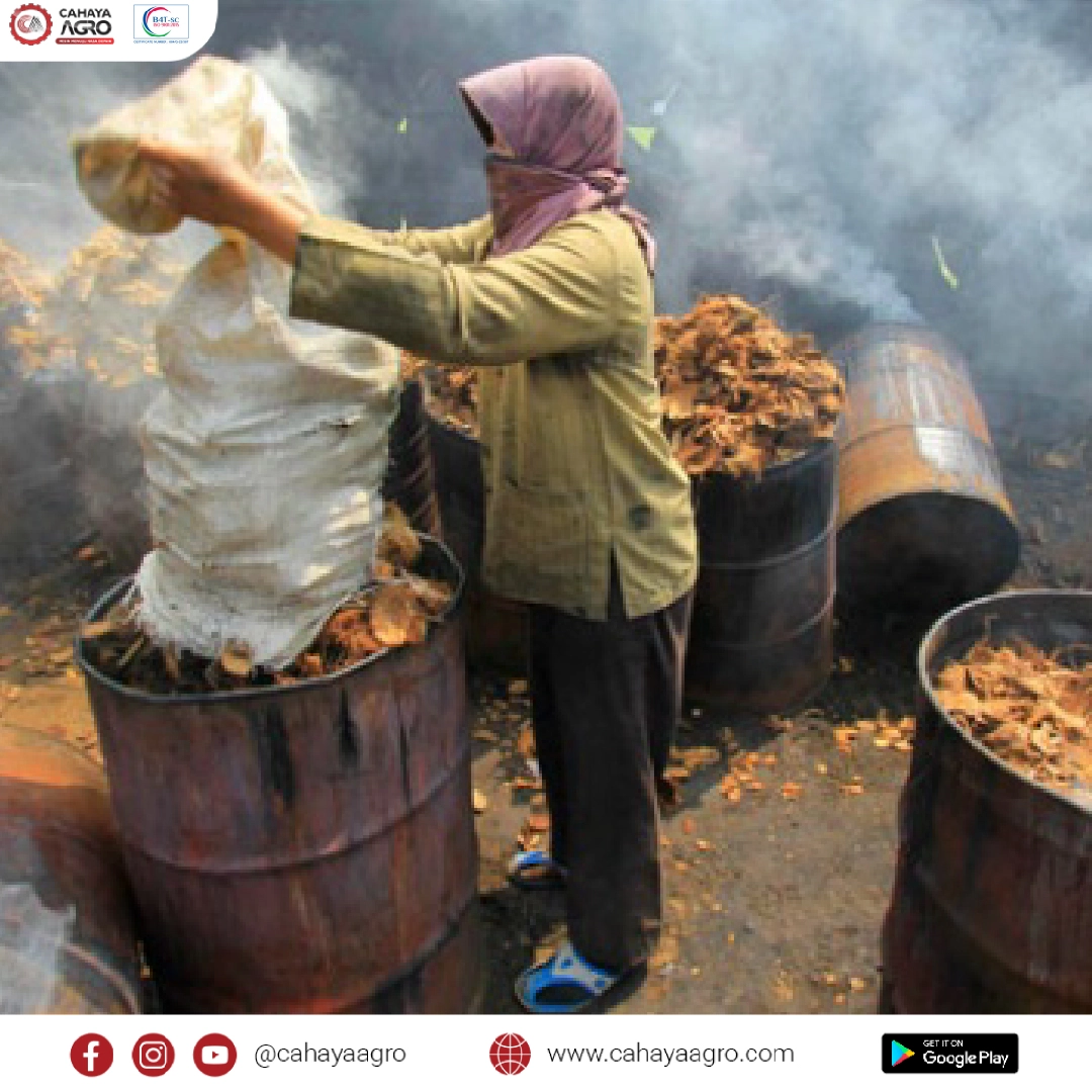 Batok atau tempurung kelapa kerap kali dibuang begitu saja di pasar-pasar tradisional